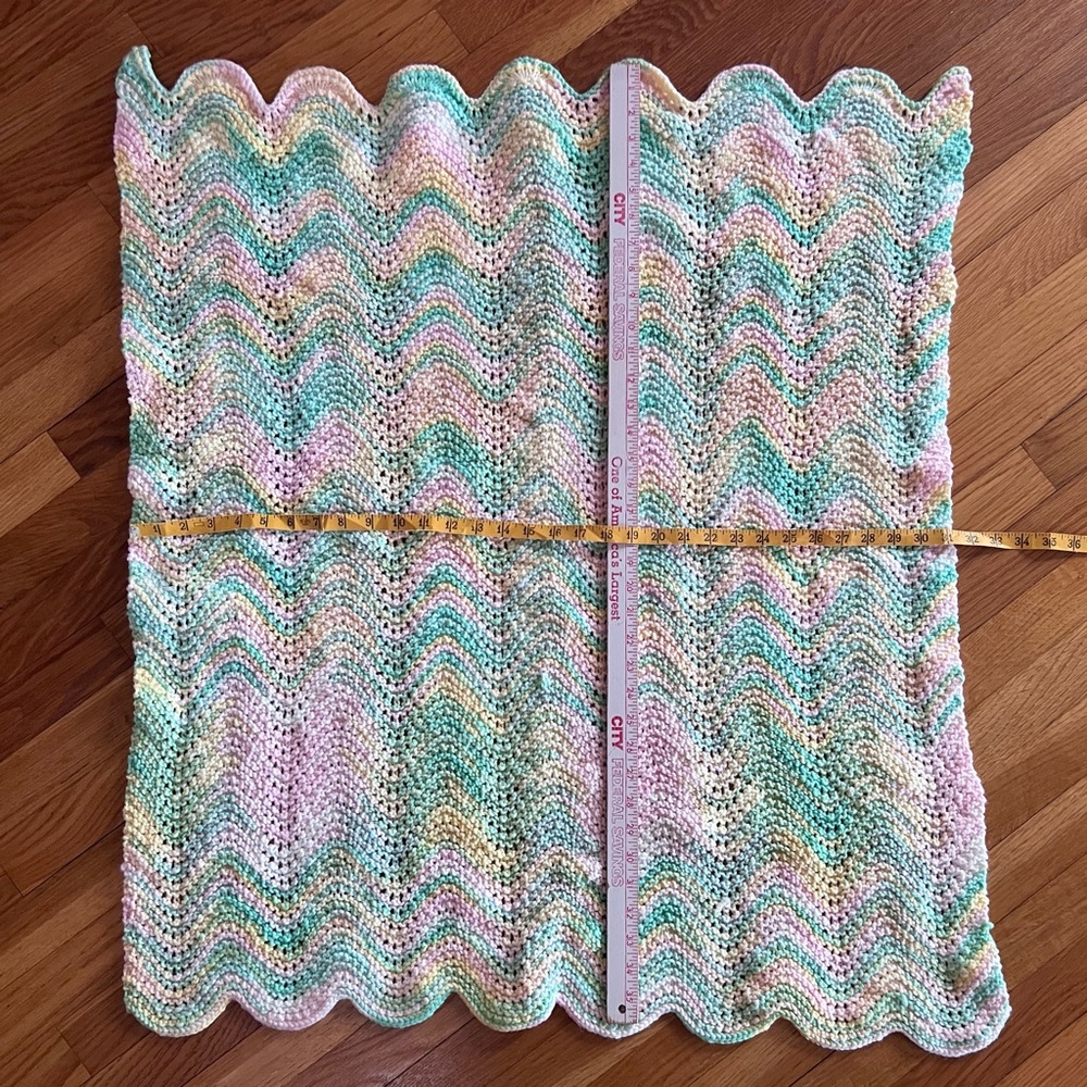 Hand Crocheted Baby Blanket & Four Matching Hangers Set - New - Picture 10 of 10